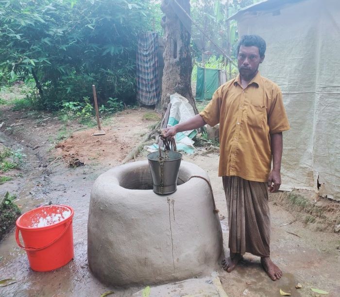 কাপাসিয়ায় ৩০ বছর ধরে মাটির কূপের পানি পান করে তাজউদ্দিনের পরিবার