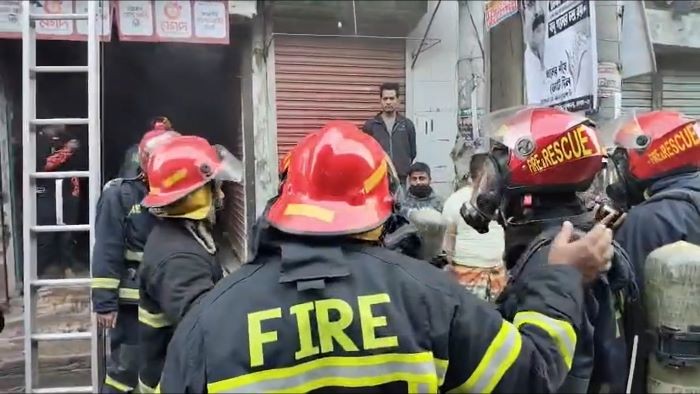 কেরানীগঞ্জের বাবুবাজারে বহুতল ভবনে আগুন: ৪২ জনকে জীবিত উদ্ধার, নিয়ন্ত্রণে সেনা-বিজিবিসহ ফায়ার সার্ভিসের ১৪ ইউনিট
