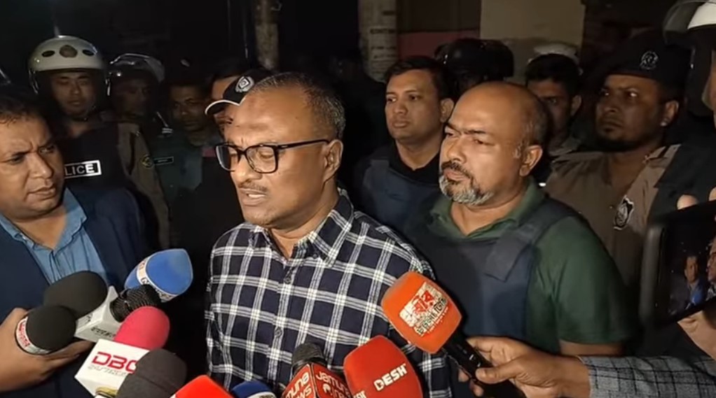 হঠাৎ গাড়ি থামিয়ে ‘গুলি কর’ বলতে থাকে তিন ব্যক্তি: রাজস্ব কর্মকর্তার ভাষ্য
