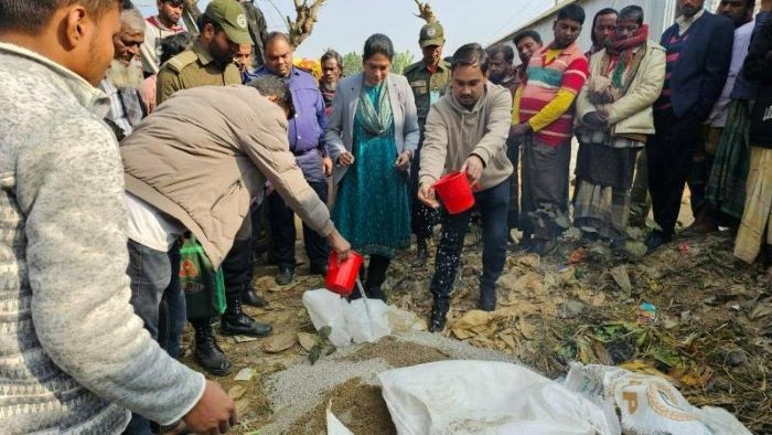 অনলাইনে কেনা ভেজাল ডিএপি সার বিক্রি, এক লাখ টাকা জরিমানা