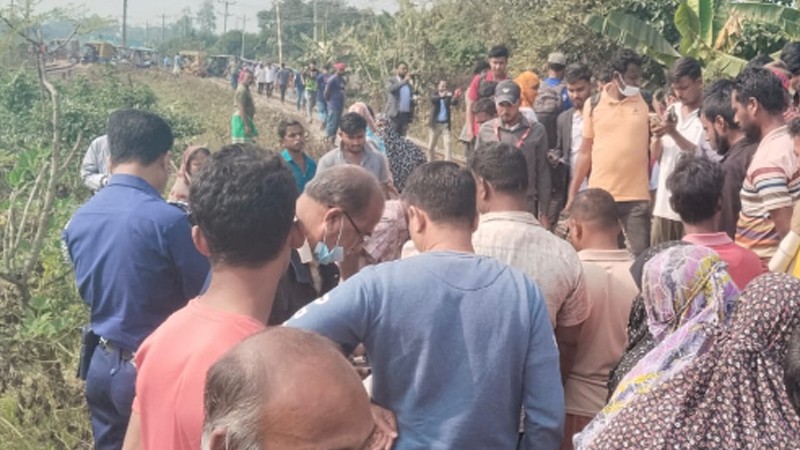 ট্রেনের নিচে দুই সন্তানসহ ঝাঁপ দিয়ে নারীর আত্মহত্যা