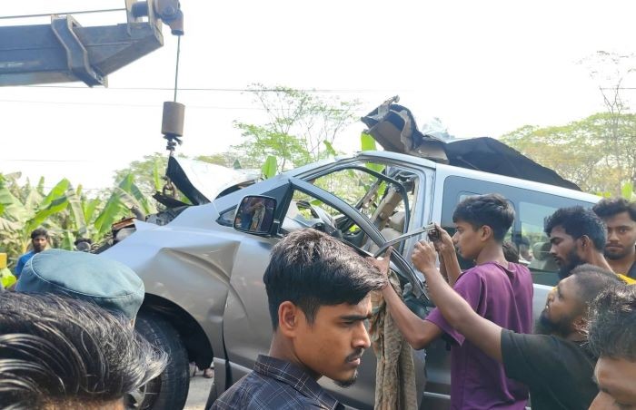 ঢাকা-বরিশাল মহাসড়কে বাস-মাইক্রোবাসের সংঘর্ষে নিহত ২, আহত ৪