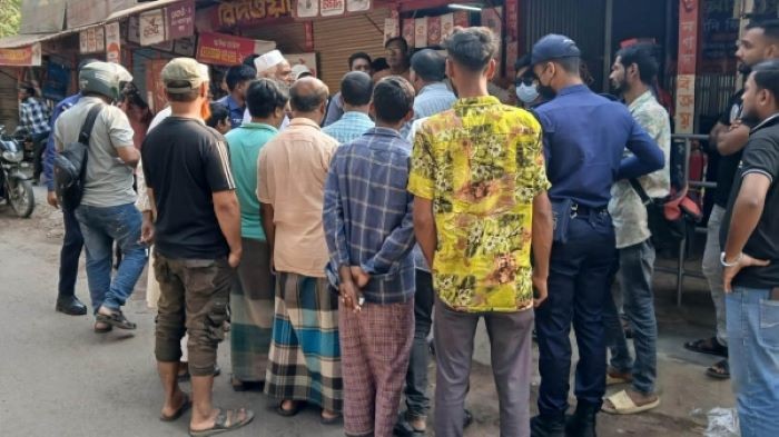 টাঙ্গাইলে অনুমোদনহীন মিনি পেট্রোল পাম্প বন্ধ, মালিককে অর্থদণ্ড
