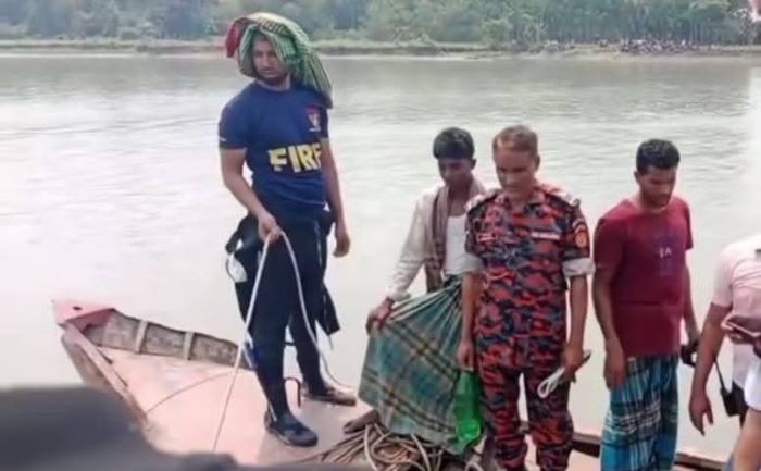 বাউফলে লঞ্চের ধাক্কায় তরমুজ বোঝাই ট্রলার ডুবি, দুই জনের মৃত্যু