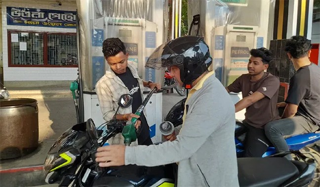 কিউআর কোডে জ্বালানি: ‘ফুয়েল পাস’ চালুর উদ্যোগ সরকারের