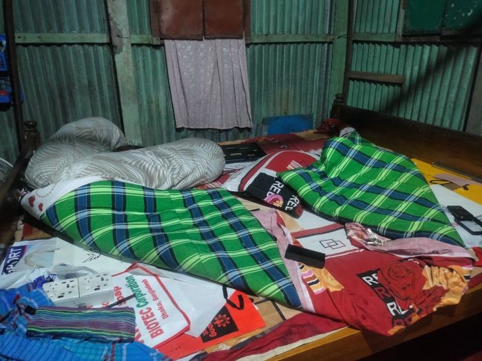 ঘোড়াশালে দিনে-দুপুরে  চুরি, স্বর্ণালঙ্কারসহ ১৬ লাখ টাকার মালামাল লুট