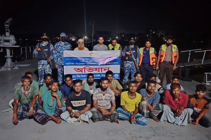 চাঁদপুরে জাটকা ধরার অপরাধে ২২ জেলে আটক