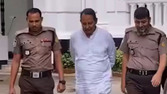 আদালতে ইনুকে ‘টেনশন না করতে’ বলা সেই দুই পুলিশ সদস্য প্রত্যাহার