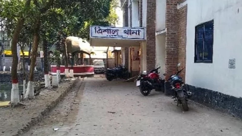 বকেয়া ২০ টাকা চাইতেই হামলা, দোকানদারসহ তিনজন জখম