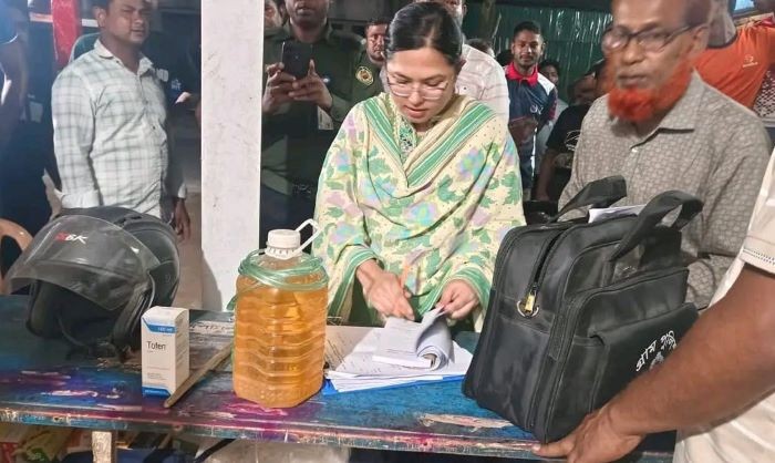 ডোমারে অবৈধভাবে জ্বালানী তেল বিক্রি; ভ্রাম্যমাণ আদালতে ৩০হাজার টাকা অর্থদন্ড