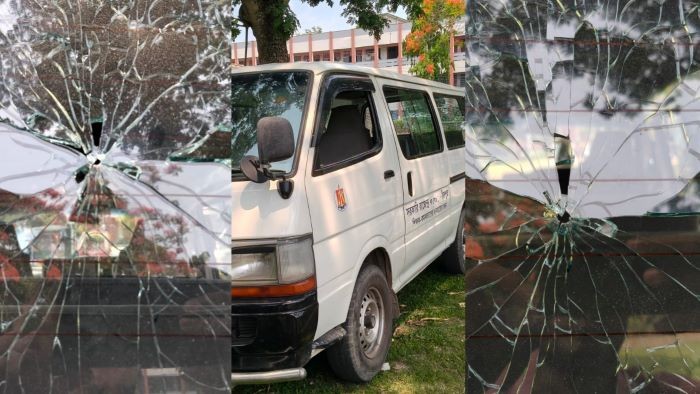 ফরিদপুরে শিক্ষকদের বহনকারী মাইক্রোবাসে ‘গুলির মতো’ আঘাত : ভাঙল কাঁচ, চরম আতঙ্ক