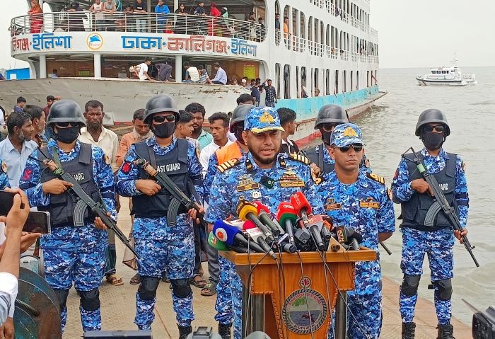 ঈদুল আযহা উপলক্ষ্যে নৌ-পথে নিরাপত্তায় কাজ করছেন কোস্ট গার্ড দক্ষিণ জোন