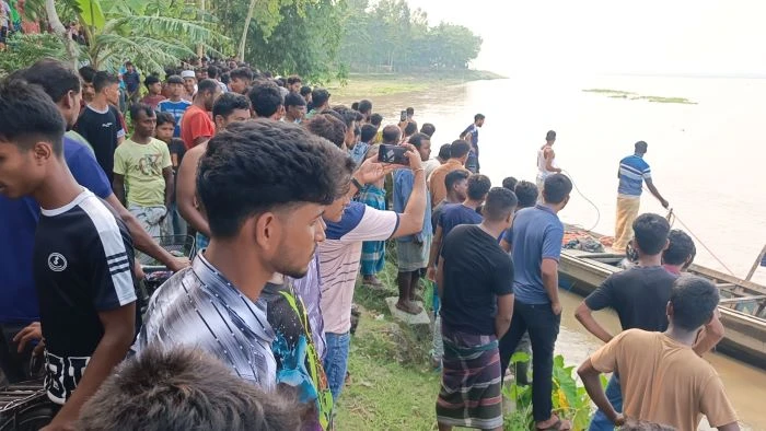 লালমনিরহাটে ধরলায় গোসল করতে নেমে স্কুলপড়ুয়া আপন দুইভাই নিখোঁজ, উদ্ধারে ডুবুরি দল
