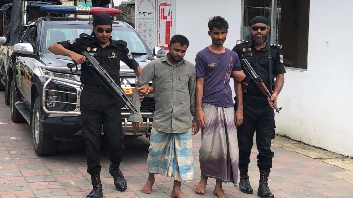 কক্সবাজারের টেকনাফ সীমান্তে আন্তর্জাতিক মাদক পাচারকারি চক্রের সদস্য দুই রোহিঙ্গাকে আটক