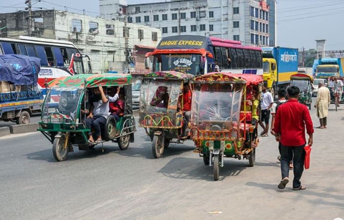২০২৬–২৭ বাজেটে নতুন করের তালিকায় অটোরিকশা, হাজার কোটি টাকা রাজস্ব আদায়ের চিন্তা
